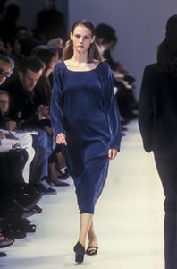 jil-sander-fw-1997-5.thumb.jpg.adbb806134a106dec4f73f77a62cc041.jpg