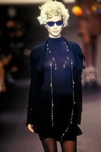 karl-lagerfeld-fw-1994-6.thumb.jpg.02b936ce14d63ec65f26bfa6a0d0bae4.jpg