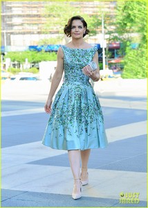 katie-holmes-stuns-in-blue-floral-gown-at-american-ballet-theatre-spring-gala-2018-05.jpg