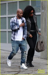 kelly-rowland-steps-out-with-tim-weatherspoon-01.jpg