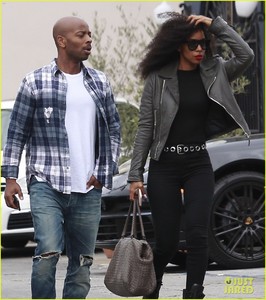 kelly-rowland-steps-out-with-tim-weatherspoon-02.jpg