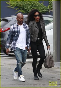 kelly-rowland-steps-out-with-tim-weatherspoon-03.jpg