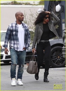 kelly-rowland-steps-out-with-tim-weatherspoon-06.jpg