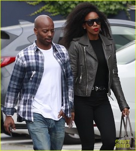 kelly-rowland-steps-out-with-tim-weatherspoon-07.jpg