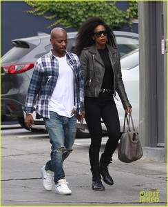 kelly-rowland-steps-out-with-tim-weatherspoon-08.jpg