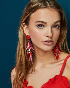 kendra-scott-justyne-statement-fringe-earrings-in-red-mix_02_default_lg.thumb.jpg.cb4161fa076da6610dd50f9ba58f7033.jpg