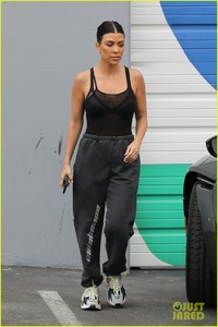 kourtney-kardashian-may-2018-kuwtk-set-01.jpg