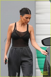 kourtney-kardashian-may-2018-kuwtk-set-02.jpg