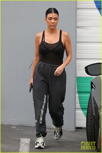 kourtney-kardashian-may-2018-kuwtk-set-05.jpg