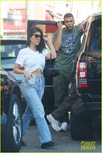 kourtney-kardashian-younes-bendjima-step-out-for-froyo-date-03.jpg