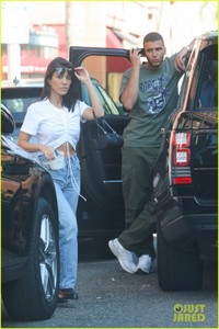 kourtney-kardashian-younes-bendjima-step-out-for-froyo-date-05.jpg