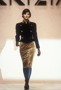 krizia-fw-1992-19.thumb.jpg.f0fd07df35433eca40d448319389fc3b.jpg