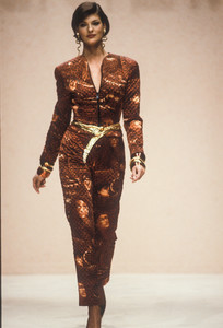 krizia-fw-1992-24.thumb.jpg.ecced94a3cc72b4361d13a51ac092c2b.jpg