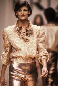 krizia-fw-1992-27.thumb.jpg.c7ceae7d3b9b96bcca5e112bb98de802.jpg