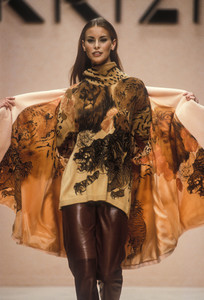 krizia-fw-1992-4.thumb.jpg.97f01722c43ba07454d60a2b93c386df.jpg