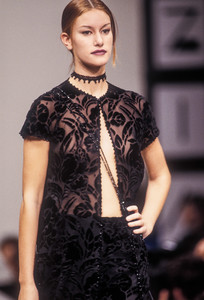 krizia-fw-1993-2.thumb.jpg.2bdbb96cdbae56b49c7852cf32a239ee.jpg