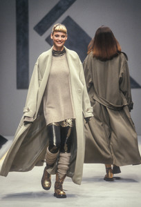 krizia-fw-1994-3.thumb.jpg.dbf4554812b11a7429696006e64810b5.jpg