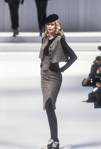 krizia-fw-1995-10.thumb.jpg.58d41a7e687b657a793cfdda7bf44568.jpg