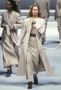 krizia-fw-1995-11.thumb.jpg.7e41bb48260775f7ea736494a0afd692.jpg