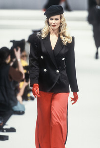 krizia-fw-1995-22.thumb.jpg.b6655cb8b4d863516a4447e1a33a4ebb.jpg