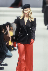 krizia-fw-1995-23.thumb.jpg.b49ee5b336d264954ce4d71c8afde92e.jpg