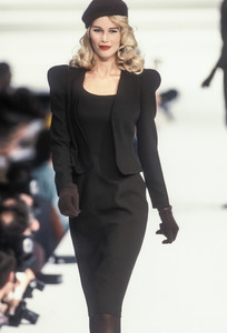 krizia-fw-1995-26.thumb.jpg.d1e328d9a8bf152e63eabc085a4ec980.jpg