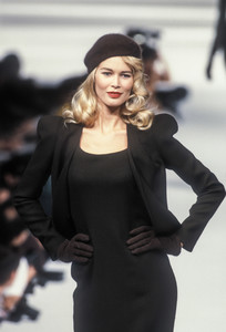 krizia-fw-1995-27.thumb.jpg.6e1f986529a1c4990a67cd1b3c57cb67.jpg