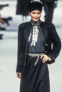 krizia-fw-1995-6.thumb.jpg.5b39687369700b595657195067a0340f.jpg