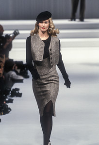 krizia-fw-1995-7.thumb.jpg.4a88c535c2d6e2751f4f8673d2c23955.jpg