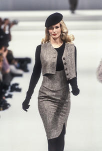 krizia-fw-1995-8.thumb.jpg.68aac7abcb0604e879c1653a350a3647.jpg