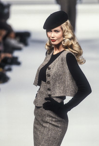 krizia-fw-1995-9.thumb.jpg.4eb4efeaba39aa2c20010d2b3a96a4c9.jpg