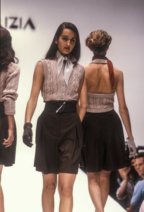 krizia-ss-1989-3.thumb.jpg.a780274d3793566e80bd9558d8ed500a.jpg