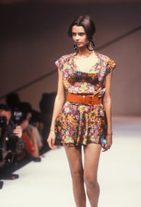 krizia-ss-1991-4.thumb.jpg.2ffd35a0a829f40c376e97aca0cd511f.jpg