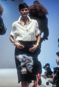 krizia-ss-1993-13.thumb.jpg.15bb861a2af8db27f2ebb3f6c0afca3d.jpg