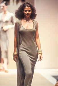 krizia-ss-1993-2.thumb.jpg.5713c0b3b0b4342811e7c4d98447b12e.jpg