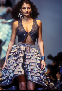 krizia-ss-1993-25.thumb.jpg.5c57d651e2d5ffba399b7b185a49c7a6.jpg
