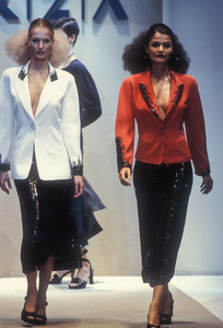 krizia-ss-1993-8.thumb.jpg.9cb54ee02f7003cdb2c5899b9e1b4d0d.jpg