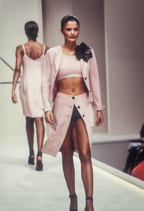 krizia-ss-1995-8.thumb.jpg.ca0eb45a829eb618fad5e8a765a3320f.jpg