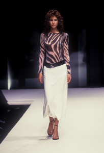 krizia-ss-1997-3.thumb.jpg.c1e4c1608d8ca14a7df28d863c5787d4.jpg