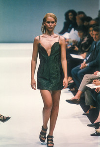 krizia-ss-1998-1.thumb.jpg.c601dd9335e74134486ca681864357ba.jpg