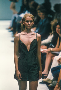 krizia-ss-1998-2.thumb.jpg.4b4c7df80def2ed789a43d10cd1e21e7.jpg