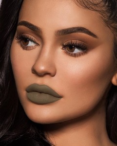 kylie-jenner-kylie-cosmetics-campaign-boss-ironic-and-say-no-more-2018-1.jpg