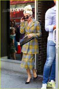 lady-gaga-red-outfit-dinner-new-york-09.jpg
