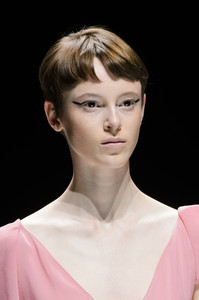 lanvin-clp-rs18-1114.thumb.jpg.719ded72d9cf71ea603f11be175f51a3.jpg