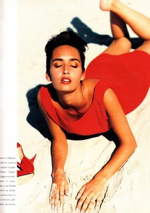 marie_claire_italia_march_1990_21.thumb.jpg.a89d9d917bef5c66c318090f884f0f36.jpg