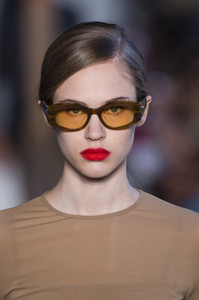 max-mara-clpa-rs18-0921.thumb.jpg.3977d681b41c0b5ad528223fa6397e0f.jpg