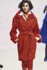 max-mara-fw-1991-2.thumb.jpg.c14aca4961ac48d9cf8360c4cd13823a.jpg