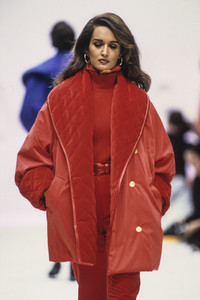 max-mara-fw-1991-3.thumb.jpg.0ca5eed7fd7deef707c75622399b276a.jpg