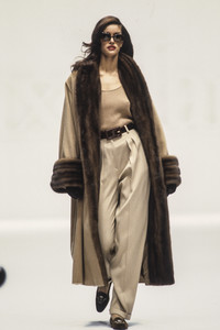 max-mara-fw-1992-10.thumb.jpg.9a8e4032fcdd7dc19161f0c2119ff636.jpg