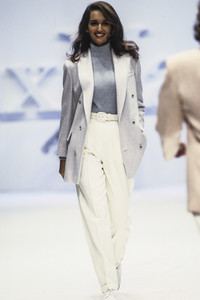 max-mara-fw-1992-2.thumb.jpg.ce4c42e6ccb230f4f1f024b94594a3ad.jpg